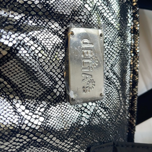 Delia’s black and silver faux snakeskin metallic vinyl zip lunch tote/ handbag - Picture 2 of 8